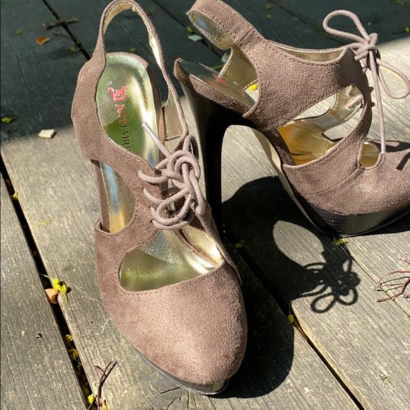 Women’s JustFab tie up heels - Picture 3 of 10